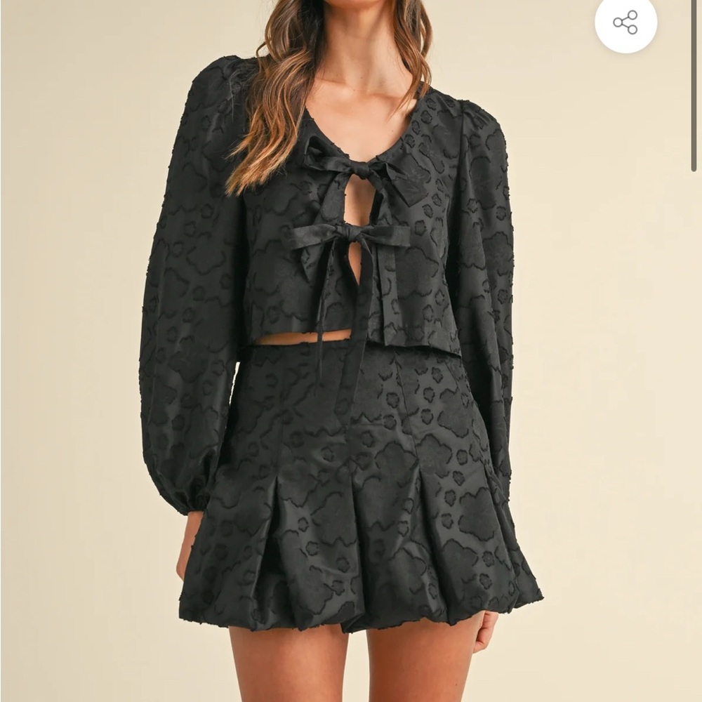 MARBLE Black Textured Outfit